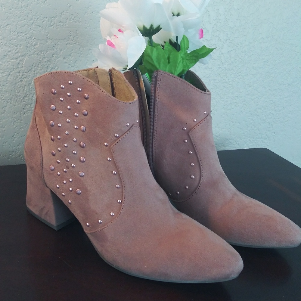 Women's faux suede booties